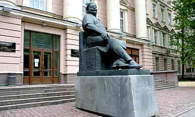 Памятник профессору В.Ф. Снегиреву